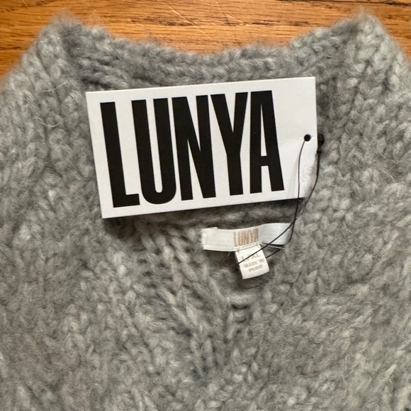 LUNYA BNWT Lofty Wool Cable Knit Sweater Vest in Nod Grey Size L/XL - Picture 2 of 11
